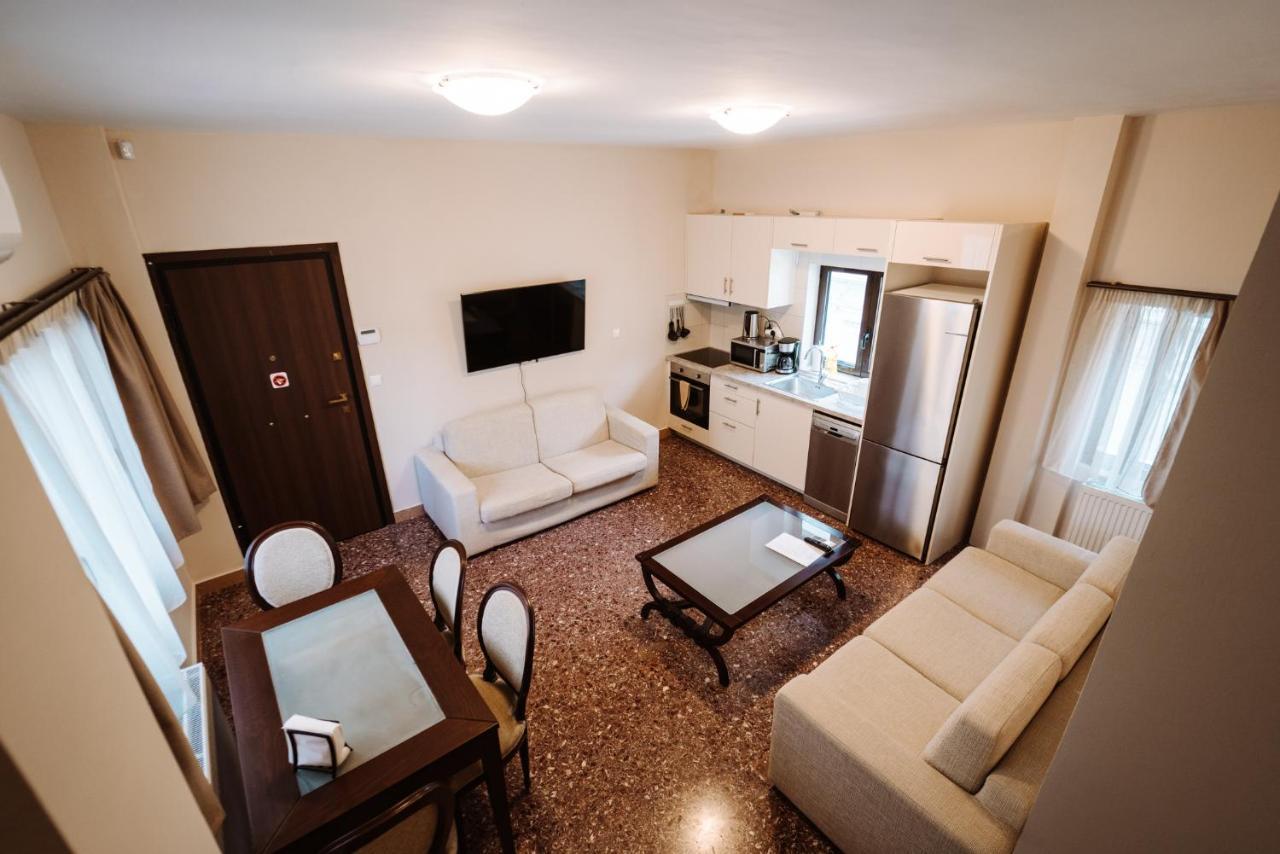Luxury Apartment In Plaka - Acropolis أثينا المظهر الخارجي الصورة